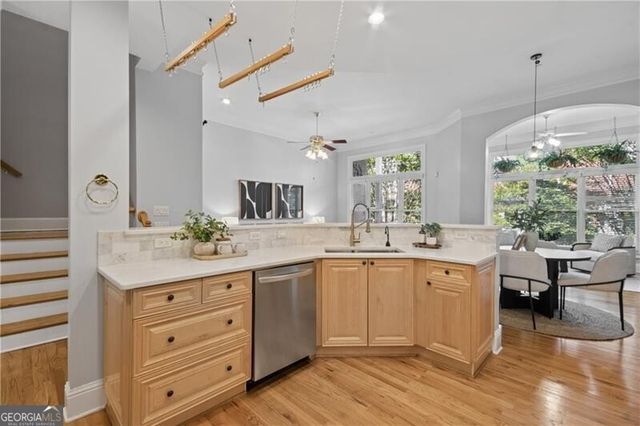 1048 Emory Parc Place, Decatur, GA 30033