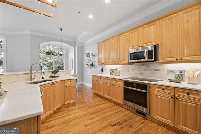 1048 Emory Parc Place, Decatur, GA 30033