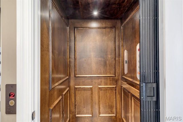 10 W Front Street, Washington, MO 63090