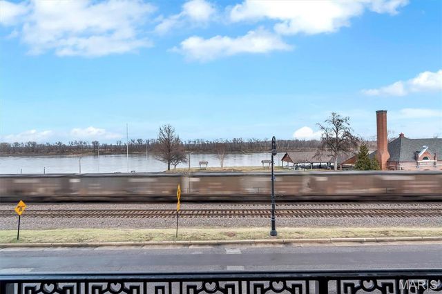 10 W Front Street, Washington, MO 63090