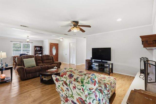 6104 Cliffside Drive, Edgecliff Village, TX 76134