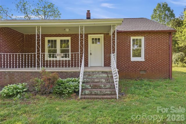 2231 Claremont Road, Newton, NC 28658