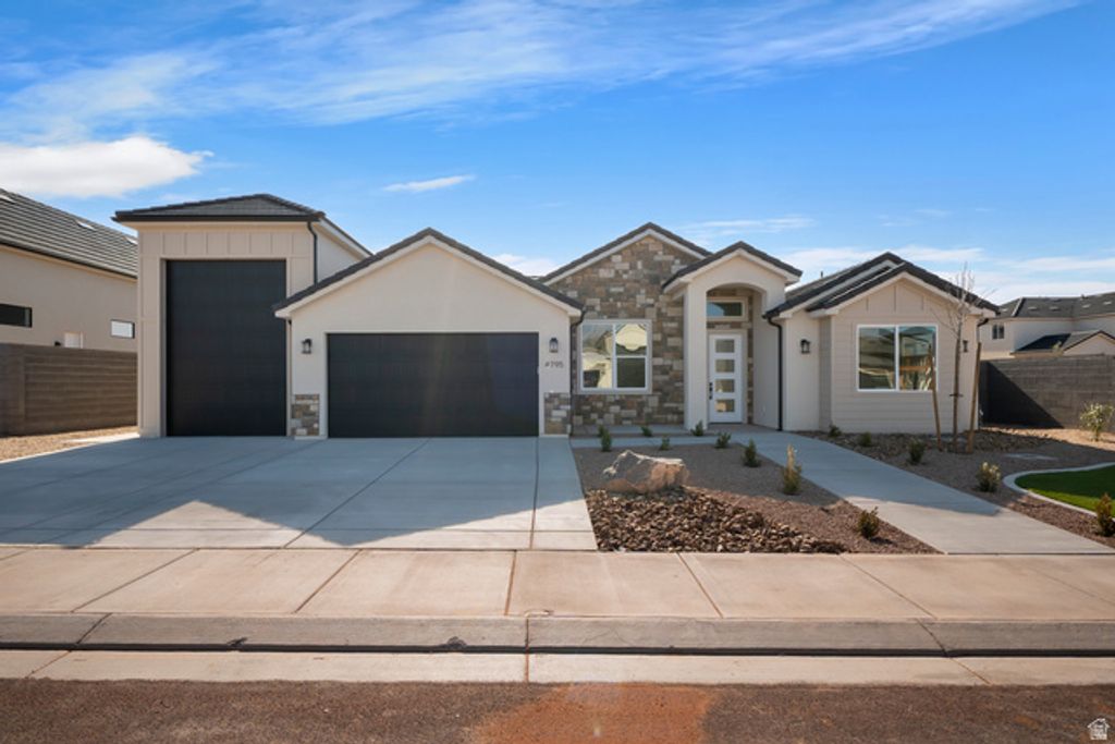 Image 1 of property listing at 4795 W 1930 S, Hurricane, UT 84737