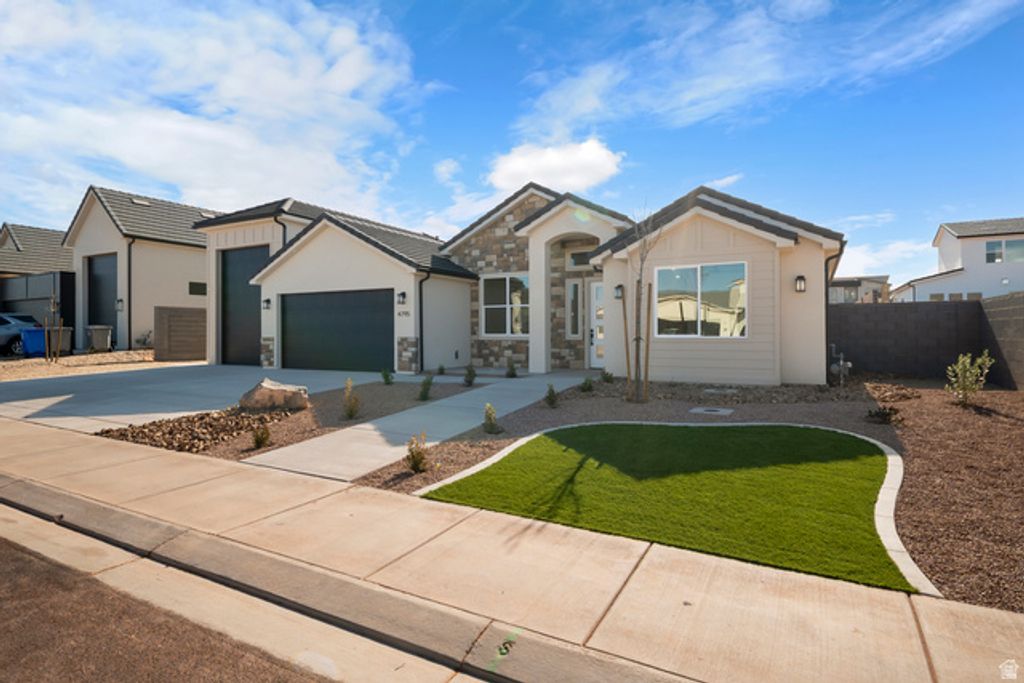 Image 2 of property listing at 4795 W 1930 S, Hurricane, UT 84737