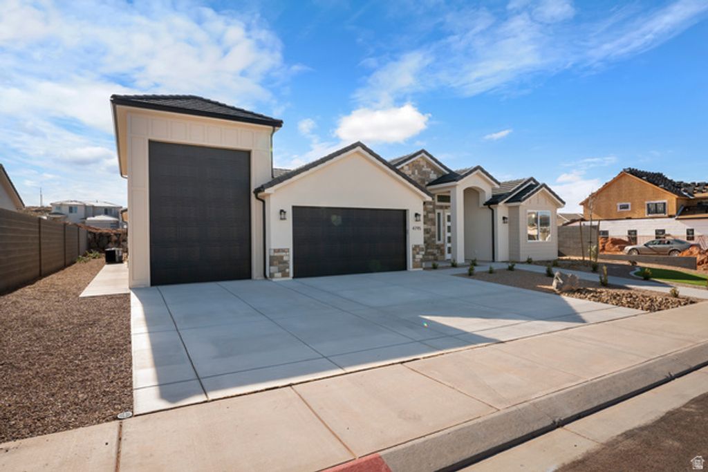 Image 3 of property listing at 4795 W 1930 S, Hurricane, UT 84737