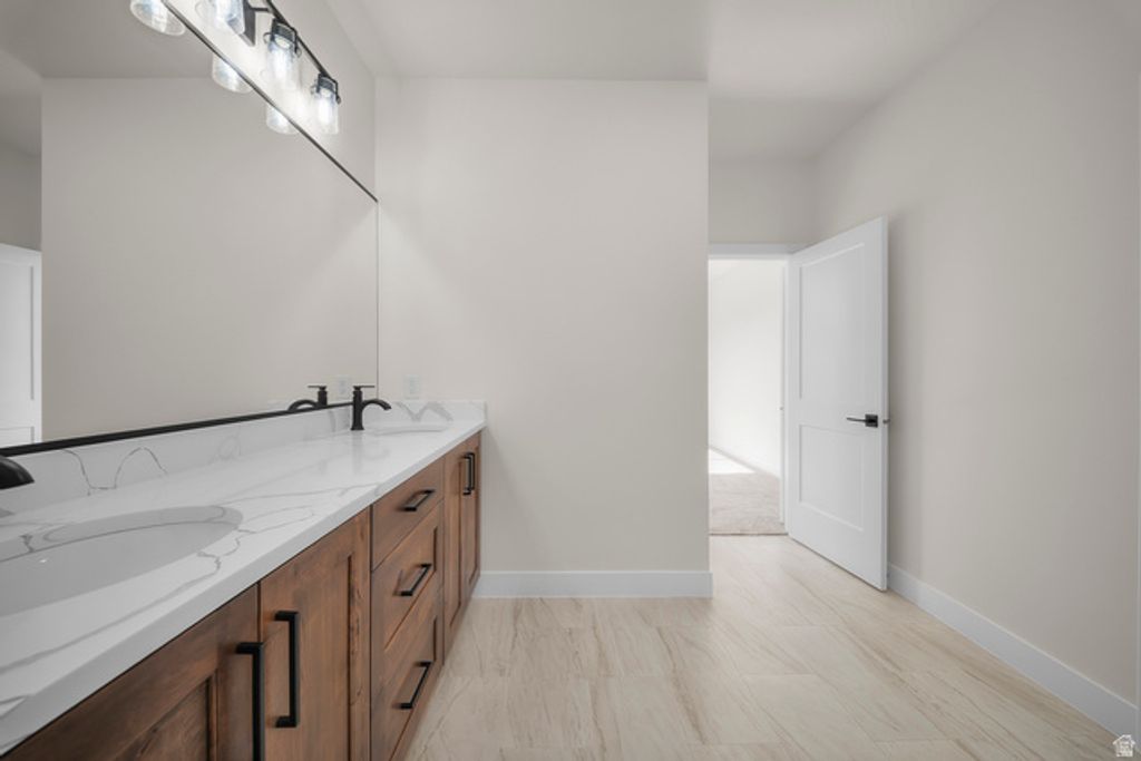 Image 38 of property listing at 4795 W 1930 S, Hurricane, UT 84737