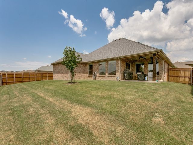 3912 Kensington Drive, Sanger, TX 76266