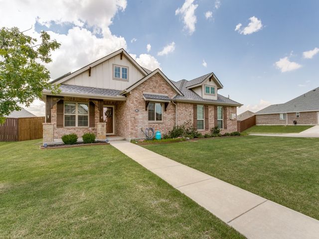 3912 Kensington Drive, Sanger, TX 76266