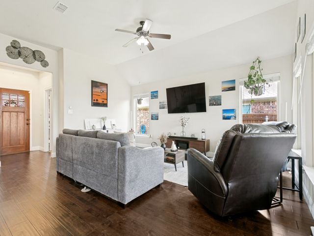 3912 Kensington Drive, Sanger, TX 76266