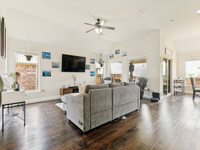 3912 Kensington Drive, Sanger, TX 76266