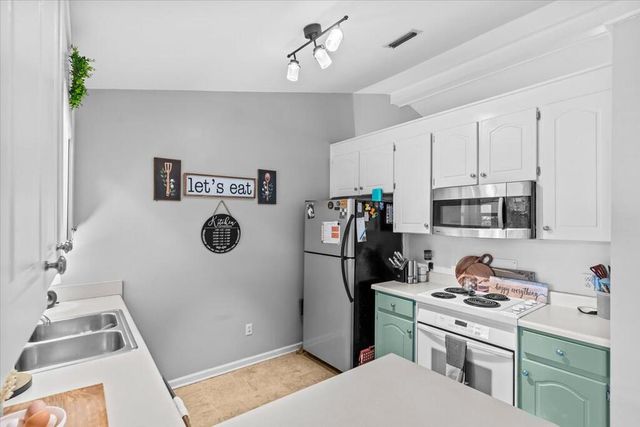 103 Trunbury Dr, Dothan, AL 36305