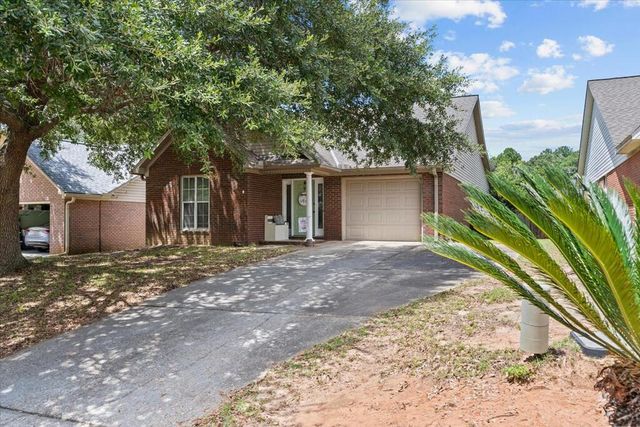 103 Trunbury Dr, Dothan, AL 36305