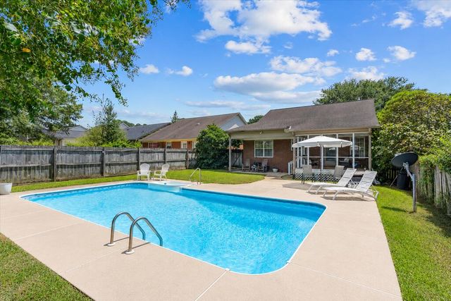 103 Trunbury Dr, Dothan, AL 36305