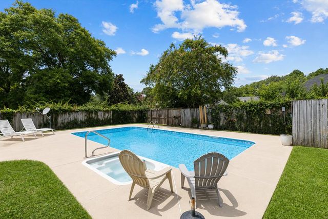 103 Trunbury Dr, Dothan, AL 36305