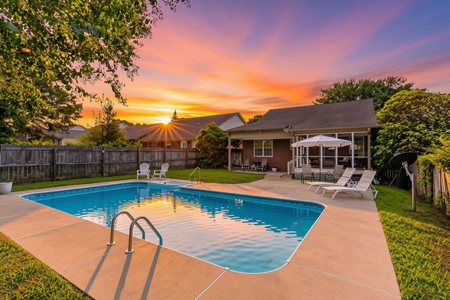 103 Trunbury Dr, Dothan, AL 36305