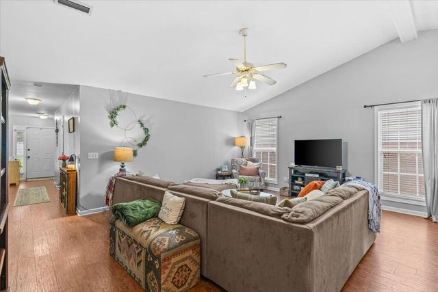 103 Trunbury Dr, Dothan, AL 36305