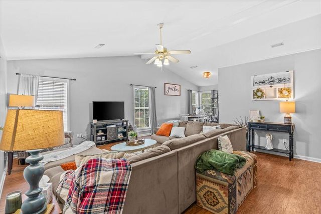 103 Trunbury Dr, Dothan, AL 36305