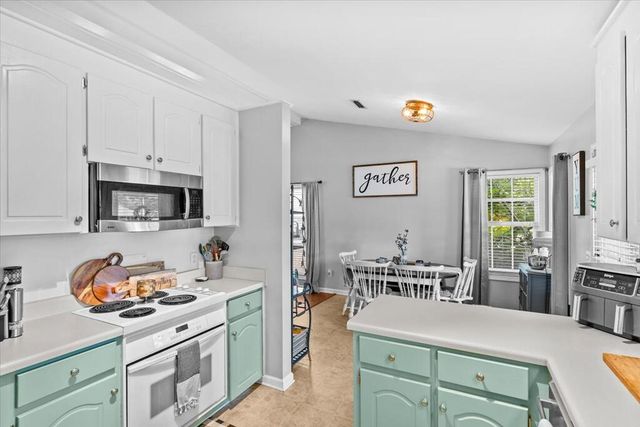 103 Trunbury Dr, Dothan, AL 36305