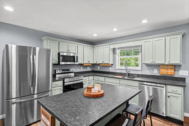 2704 Quarles Road, Rocky Face, GA 30740