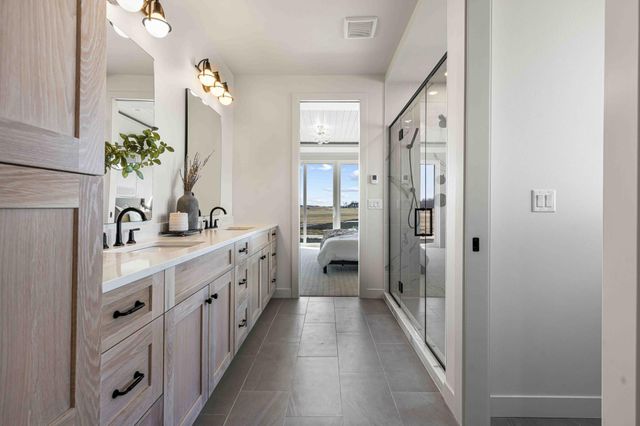 5669 31st Street S, Fargo, ND 58104