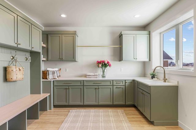 5669 31st Street S, Fargo, ND 58104