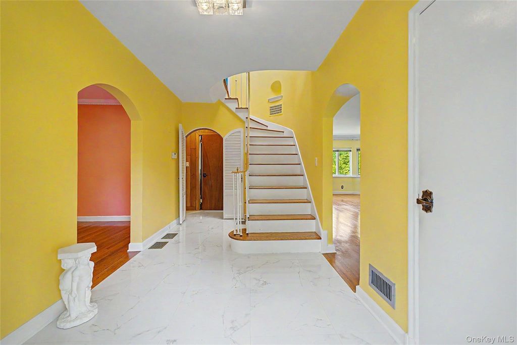 9 Old Pond Road, Great Neck, NY 11023 — photo 3
