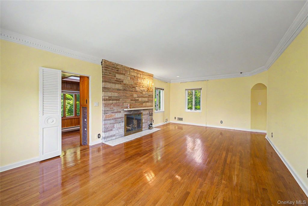 9 Old Pond Road, Great Neck, NY 11023 — photo 5
