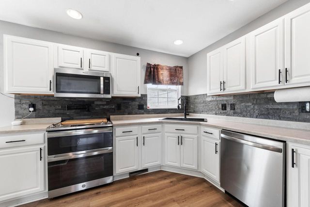 1409 E Pinecrest LANE, Elkhorn, WI 53121