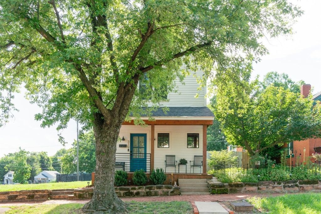 319 S 1st Street, Guthrie, OK 73044