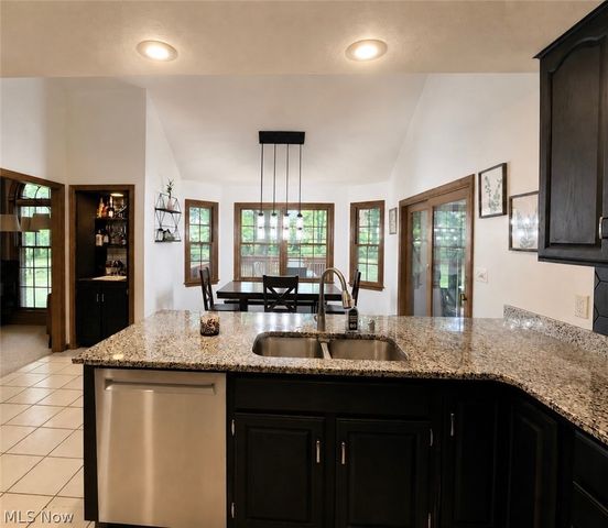 136 Jade Circle, Canfield, OH 44406