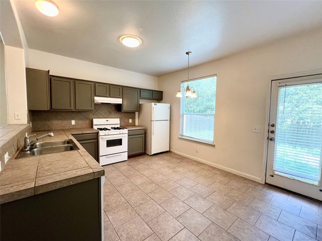 2406 Allred DR B, Austin, TX 78748