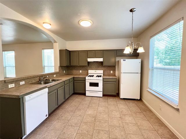 2406 Allred DR B, Austin, TX 78748