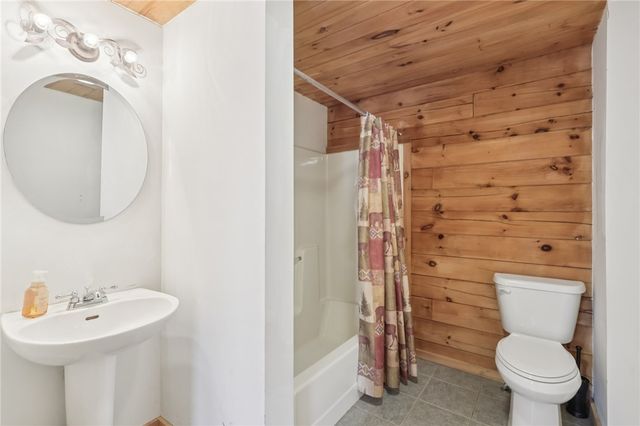 315 Frankfort Springs Dr, Hanover Twp, PA 15043