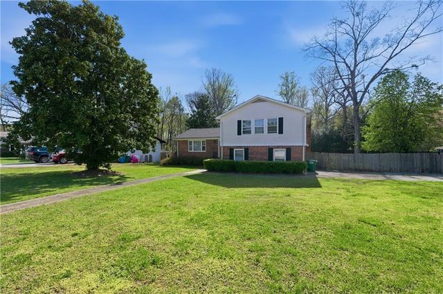 137 Bonnie Lane NW, Lilburn, GA 30047