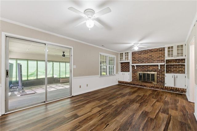 137 Bonnie Lane NW, Lilburn, GA 30047