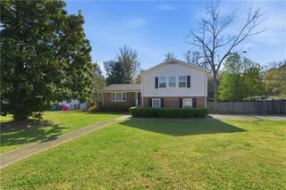 137 Bonnie Lane NW, Lilburn, GA 30047