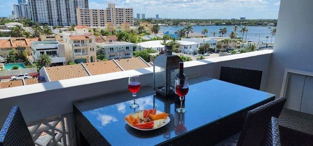 320 S Surf Road 704, Hollywood, FL 33019