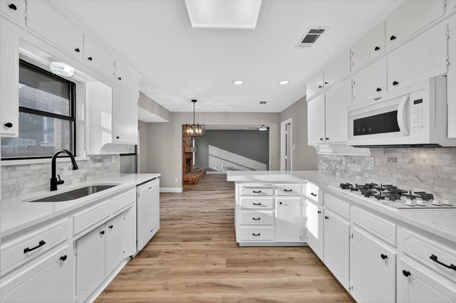 2515 Avonhill Drive, Arlington, TX 76015