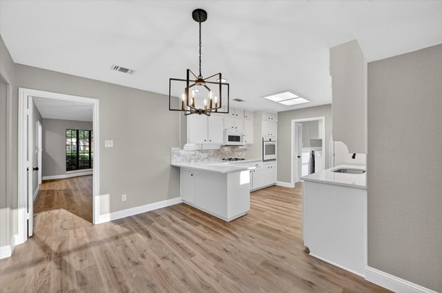 2515 Avonhill Drive, Arlington, TX 76015