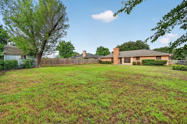 2515 Avonhill Drive, Arlington, TX 76015