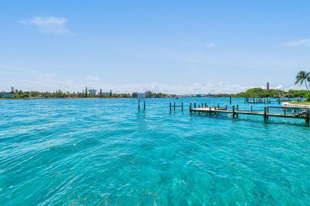 87 Lighthouse Drive, Jupiter Inlet Colony, FL 33469