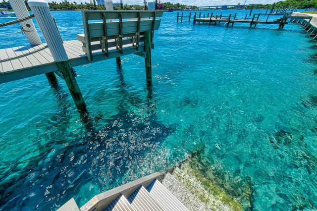 87 Lighthouse Drive, Jupiter Inlet Colony, FL 33469