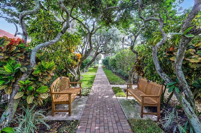 87 Lighthouse Drive, Jupiter Inlet Colony, FL 33469