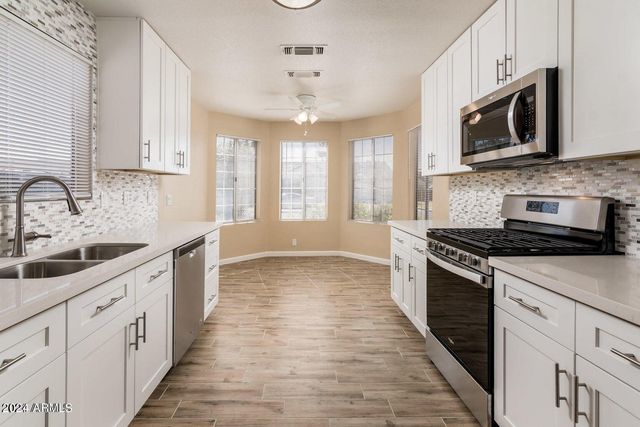 8564 W Ocotillo Road, Glendale, AZ 85305