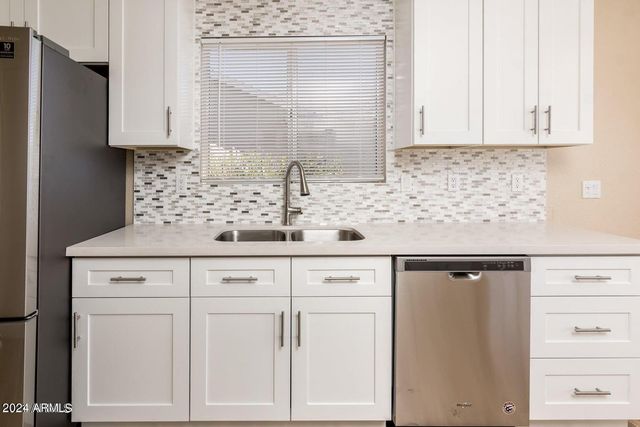 8564 W Ocotillo Road, Glendale, AZ 85305