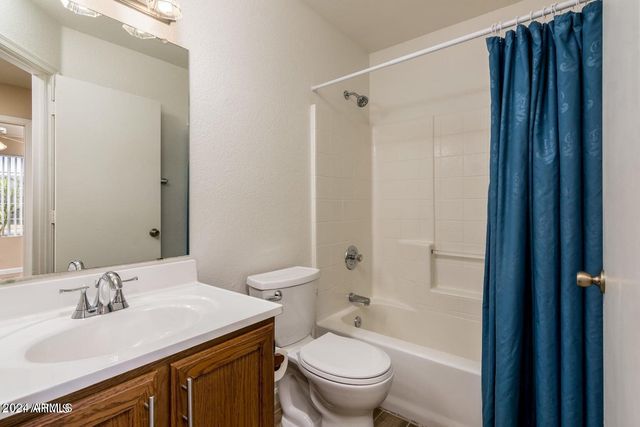 8564 W Ocotillo Road, Glendale, AZ 85305
