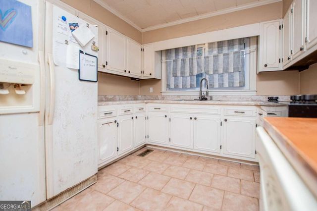 304 Taliaferro Drive, Hogansville, GA 30230