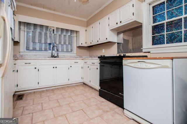 304 Taliaferro Drive, Hogansville, GA 30230