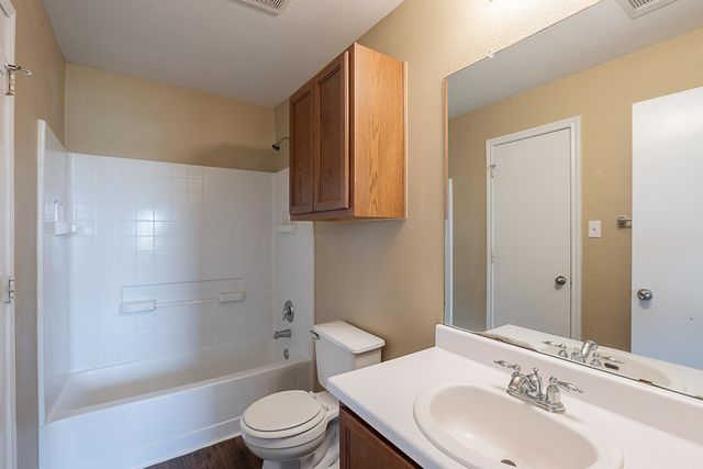 146 Pebble Creek LN, Buda, TX 78610