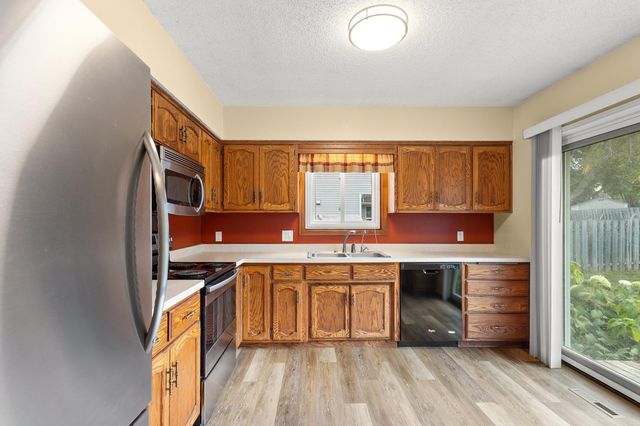 11921 Baypoint Drive, Burnsville, MN 55337